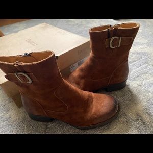 NWOT Born cognac bootie